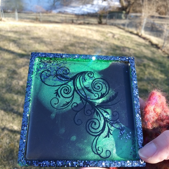 Hand Drawn Filigree Shiny Epoxy Resin Coaster Art - Picture 8 of 12